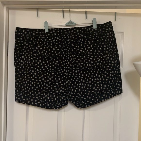 NEVER WORN Torrid 22 3.5 Inch Military Stretch Twill Mid-Rise Short, Black Star - Picture 8 of 14